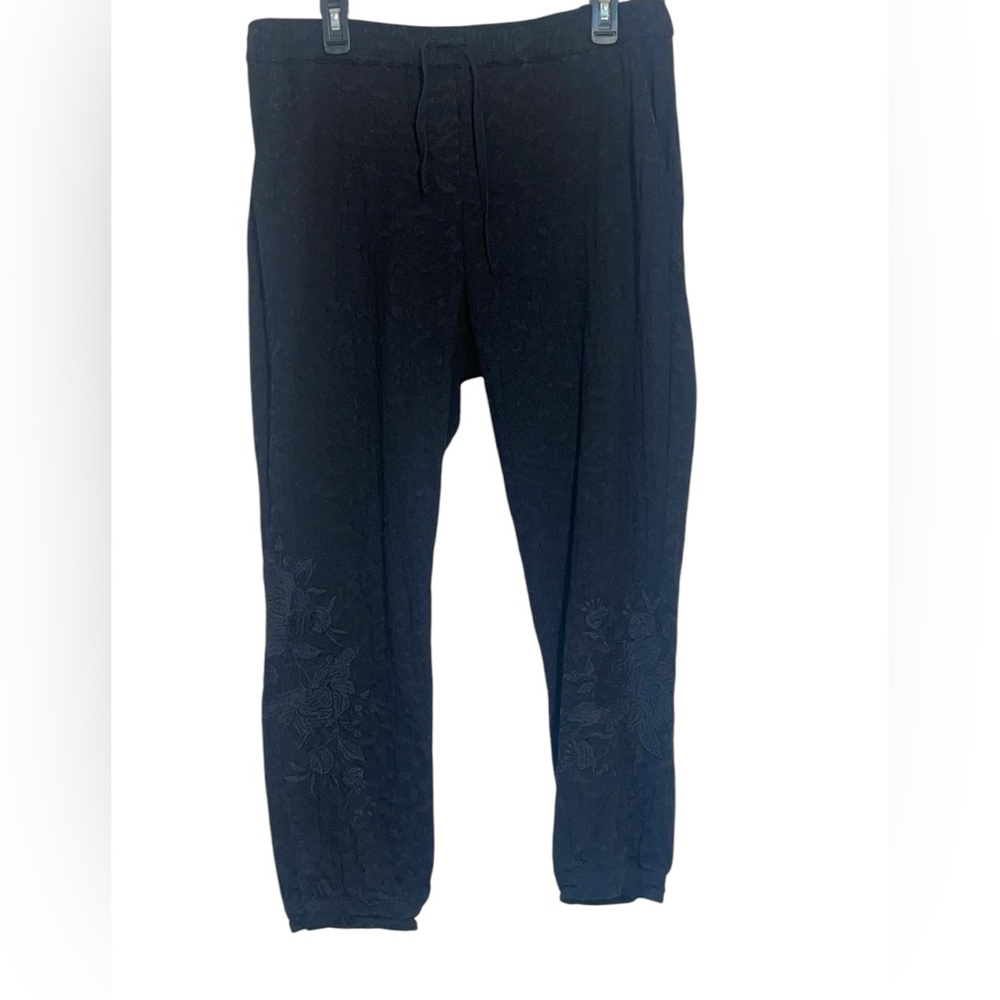 Johnny Was Workshop black leopard embroidered LA Cropped pull on pants. Size M